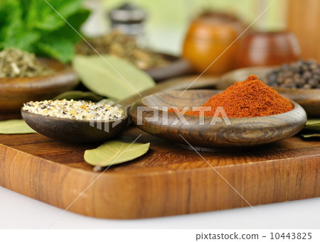 spices arrangement 10443825