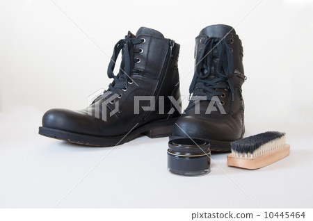 Black leather boots and shoe polish Black leather boots and shoe polish 10445464