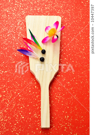 Image of a traditional Japanese New Year 's playing Hat disc. Image of a traditional Japanese New Year 's playing Hat disc. 10447397