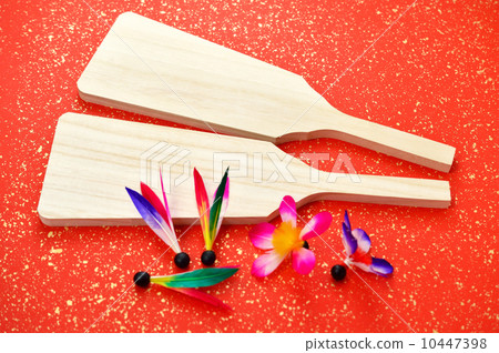 傳統的日本新年玩帽子光盤的形象。 10447398