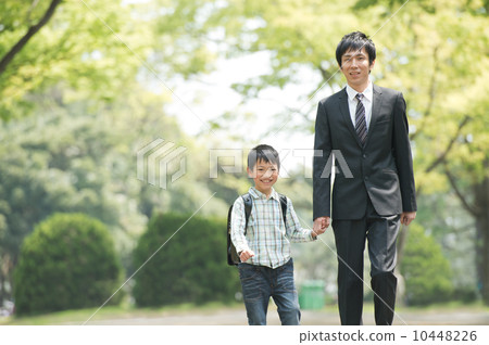 Father and son who go to work Father and son who go to work 10448226