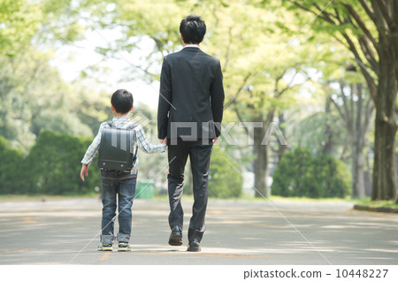 父親和兒子去上班 父親和兒子去上班 10448227