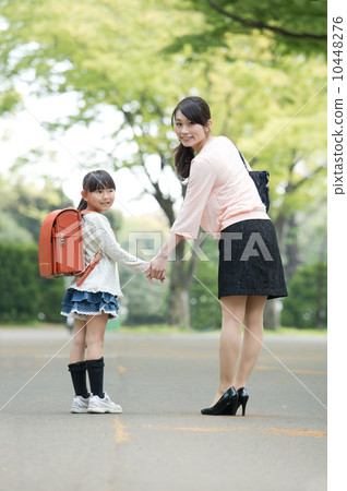 Mothers and daughters going to work Mothers and daughters going to work 10448276