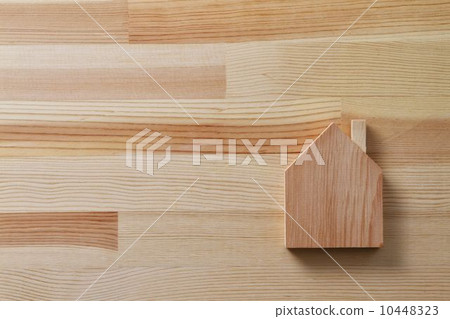 wooden 10448323