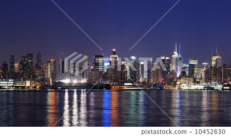 New York City Manhattan at dusk New York City Manhattan at dusk 10452630