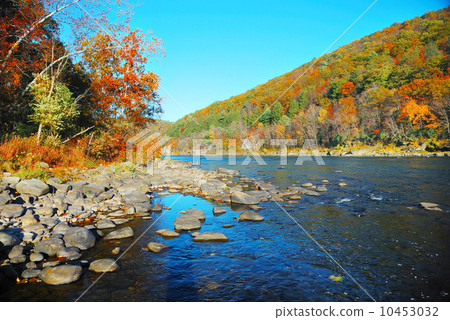 Autumn Mountain with lake 10453032