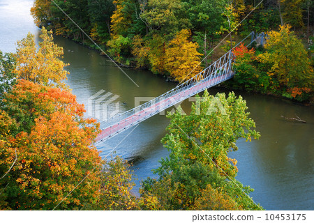 Hudson River valley in Autumn 10453175