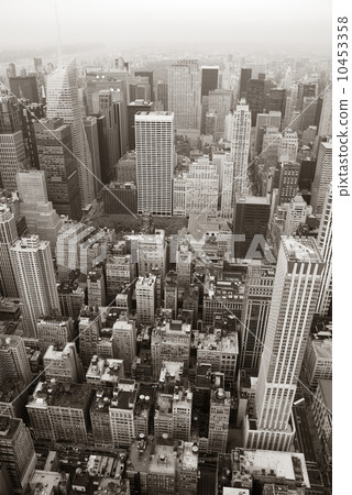 New York City Manhattan skyline aerial view black and white New York City Manhattan skyline aerial view black and white 10453358