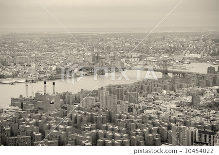 Brooklyn skyline Arial view from New York City Manhattan black a 10454022