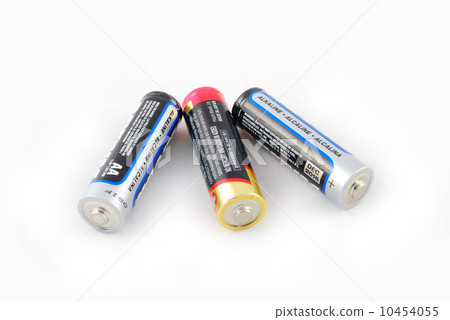a group of aa batteries 10454055