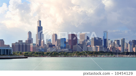 Chicago skyline over Lake Michigan Chicago skyline over Lake Michigan 10454129
