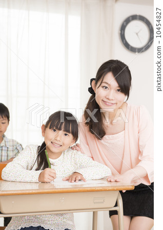 Elementary school students and teachers to study Elementary school students and teachers to study 10454827