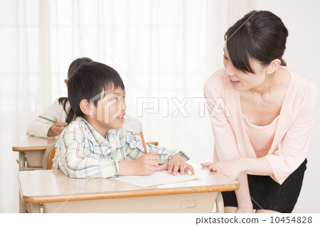 Elementary school students and teachers to study 10454828