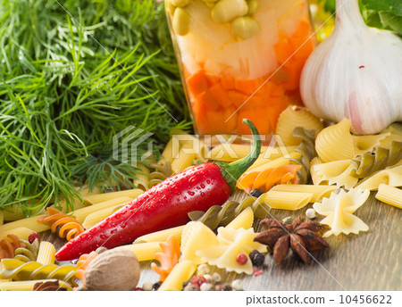 Italian spaghetti and vegetables 10456622
