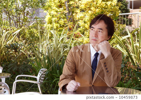 A salesperson thinking by looking at the scenery A salesperson thinking by looking at the scenery 10459873