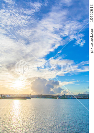 在港口的日出 10462618