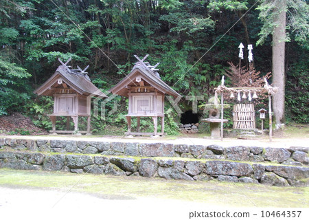 在神靈(Okasa)神社(松江市大平町/島根縣)的神殿內 在神靈(Okasa)神社(松江市大平町/島根縣)的神殿內 10464357