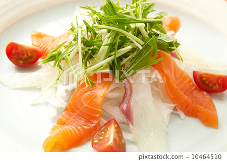 Salmon and Thai carpaccio 10464510