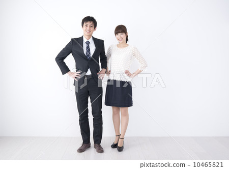 Young businessman who takes hearts · Business woman tablet whole body Young businessman who takes hearts · Business woman tablet whole body 10465821