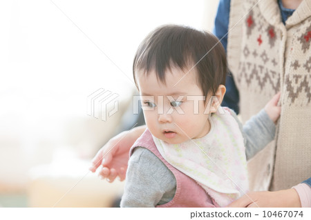1歲的女孩 1歲的女孩 10467074