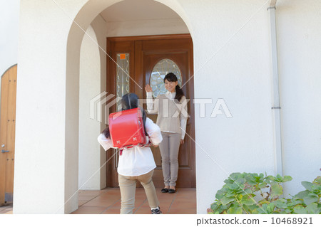 小學生和媽媽們 小學生和媽媽們 10468921