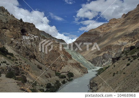 The hidden secrets of India, Pakhar · Gompa, Sanskar The hidden secrets of India, Pakhar · Gompa, Sanskar 10468968