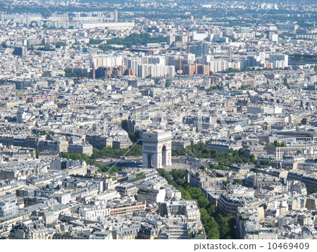 凱旋門和巴黎的街道 凱旋門和巴黎的街道 10469409