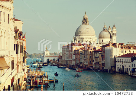 Grand Canal and Basilica Santa Maria della Salute, Venice, Italy 10472738