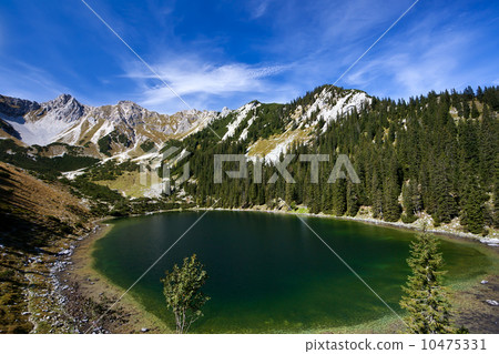Soiernsee lake and view on Schottelkarspitze 10475331