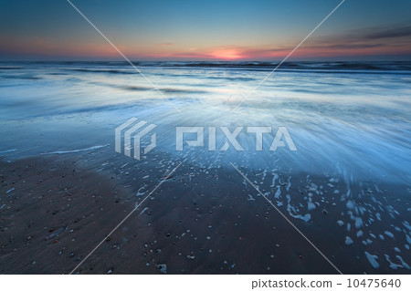 North sea beach in dusk 10475640