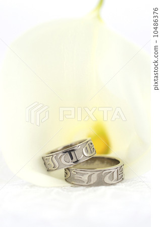 結婚戒指和顏色 10486376