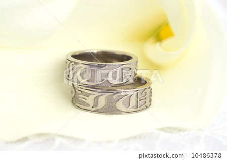 Wedding ring and color 10486378