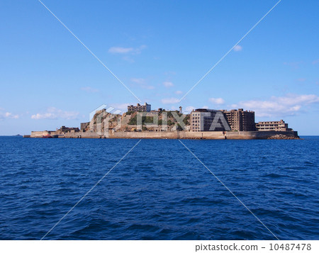 海軍艦船島東側遙遠的視圖 10487478