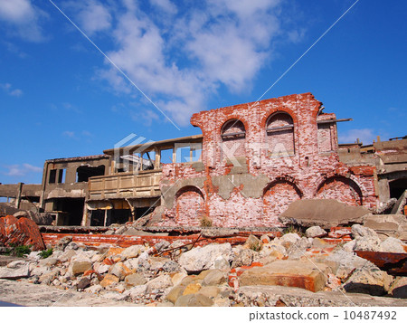 Navy ships Island No. 3 near the cone 10487492