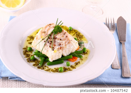 Cod Fillet with green beans, peas, parsley, olive oil 10487542