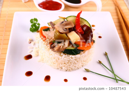 Chicken meat, asian rice, zucchini, carrots, sauces 10487543