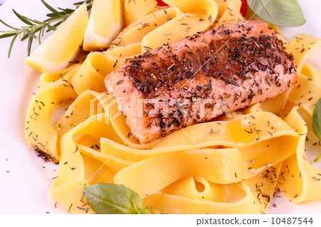Salmon fillet on tagliatelle with lemon and herbs 10487544
