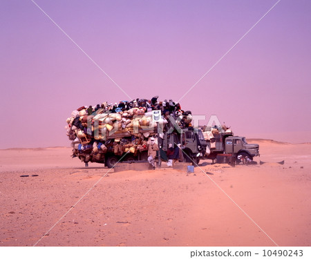 休息在井的Camion 10490243