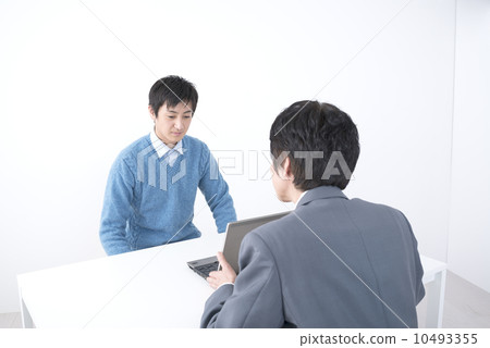 Youth businessman and senior businessman Youth businessman and senior businessman 10493355