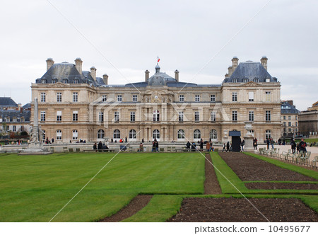 The exterior of the World Heritage site, Fontainebleau Palace, and its beautiful French-style gardens. The exterior of the World Heritage site, Fontainebleau Palace, and its beautiful French-style gardens. 10495677