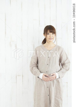 Pregnant women 10496018