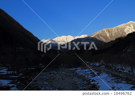 Shinhotaka Ropeway and Hodaka mountain range 10496762