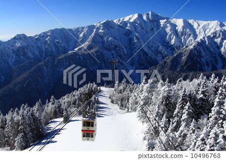 Shinhotaka Ropeway and Hodaka mountain range 10496768