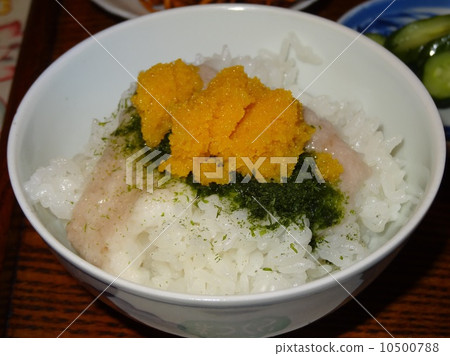 Raw noodles on rice 10500788