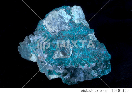 dioptase cristal stone 10501303