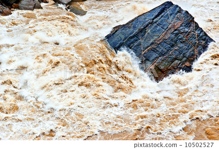 Yunnan scene-Hutiao gorge(Hutiaoxia) water fall of Jinsha River Yunnan scene-Hutiao gorge(Hutiaoxia) water fall of Jinsha River 10502527