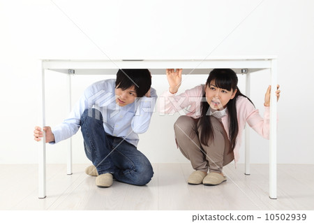 Earthquake-prone couple / couple 10502939