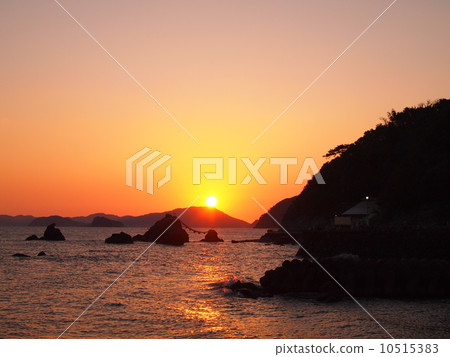 Sunrise of the couple rock 10515383