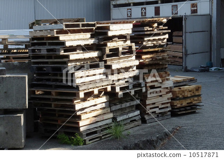 Wooden Palette 10517871