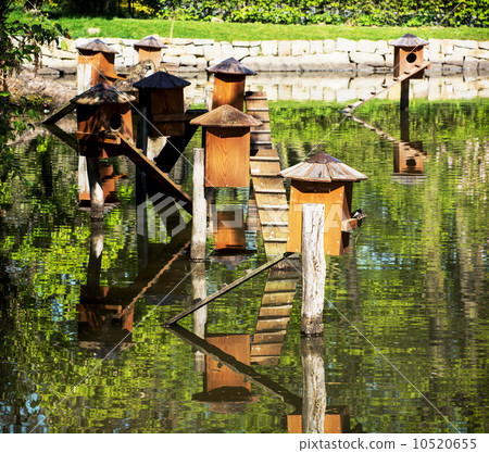 Boxes for waterfowl nesting on the water Boxes for waterfowl nesting on the water 10520655